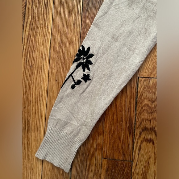 NWOT Aaeda Floral Embroidered Collar Sweater - Picture 3 of 4